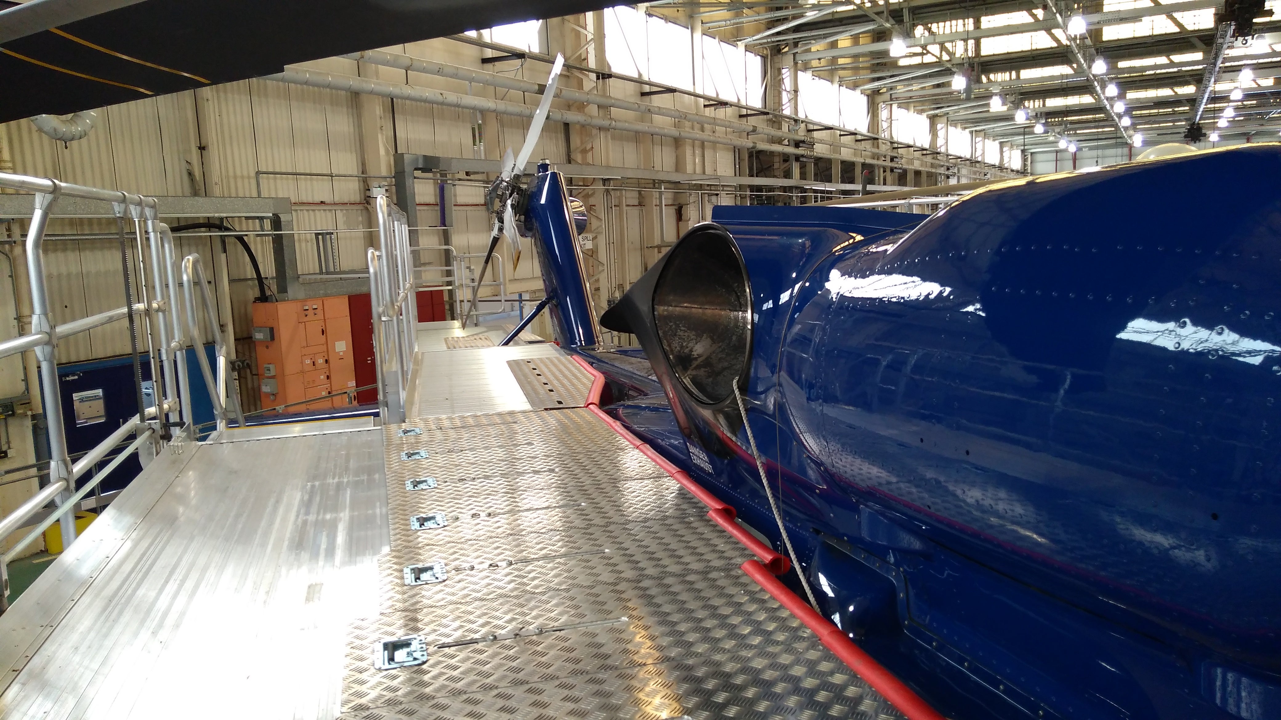 Helicopter S92 Variable Height Access Platform H2.4-3.5m - Front LH