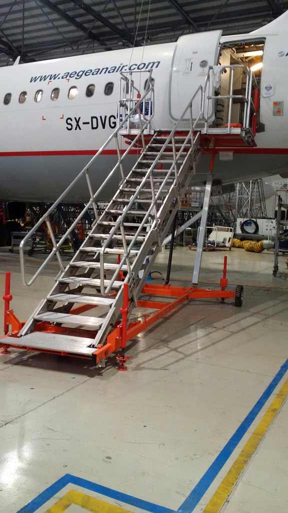 PAX Variable Height Access Platform Hangar H2.5-4.5m x W2.5m x L1.5m 