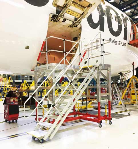 Cargo Bay Variable Height Access Platform Hangar H1.8-2.8m x W2.4 x L1.7 - LH