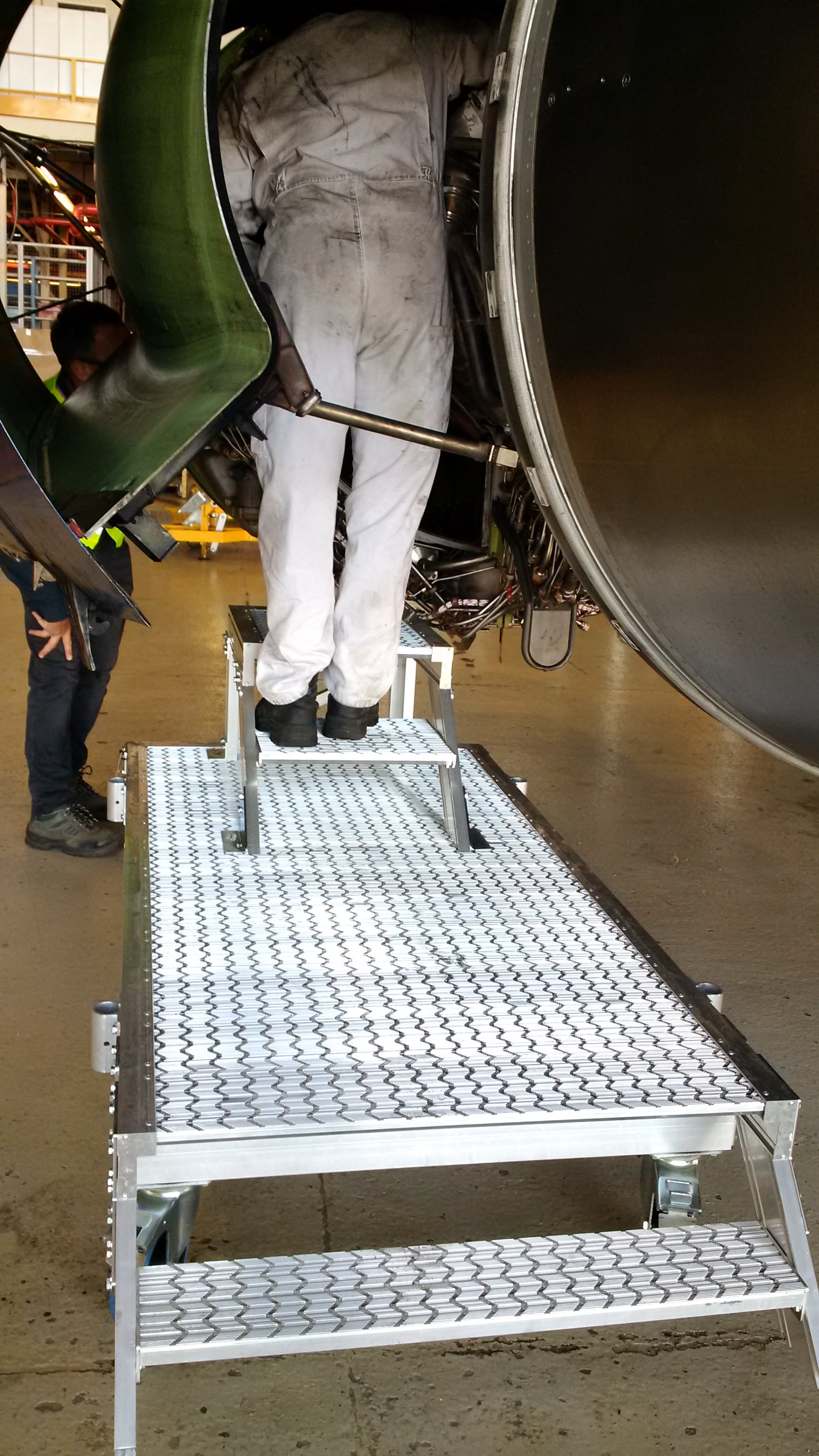 H0.5m x L0.5m x W0.4m 2 steps for use with A320 fan cowl (812.012.00)