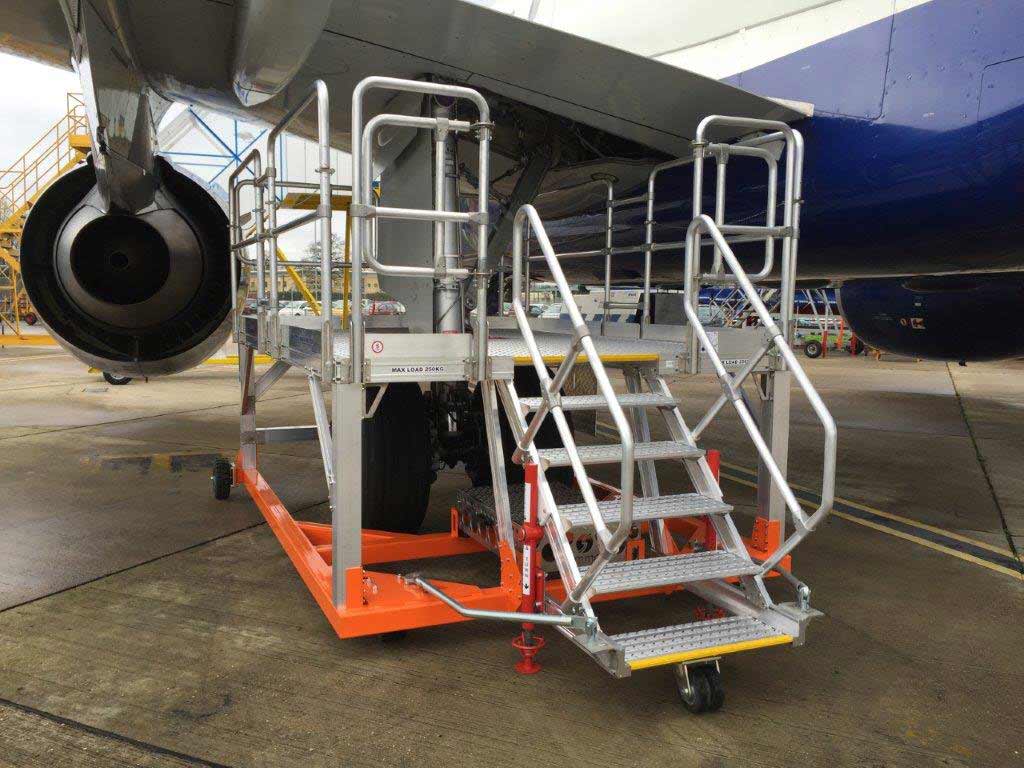 Fixed Height - H1.25 X L4.4 X W2.3m with Hop UP (H0.25m) plain tread