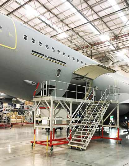 Cargo Bay Variable Height Access Platform Hangar H2.4-3.4m x W3.8 x L2.1 - LH