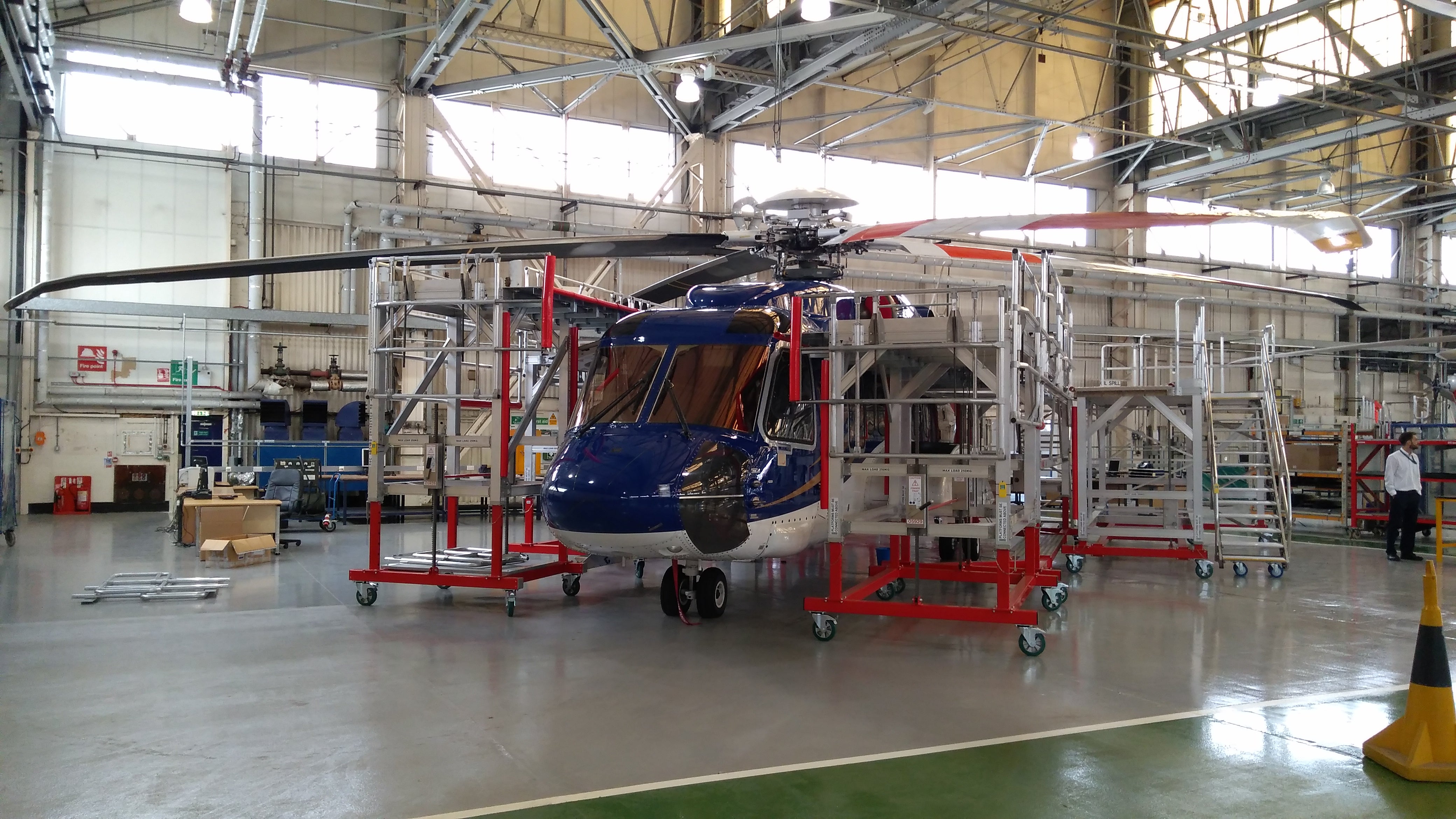 Helicopter S92 Variable Height Access Platform H2.4-3.5m - Front LH