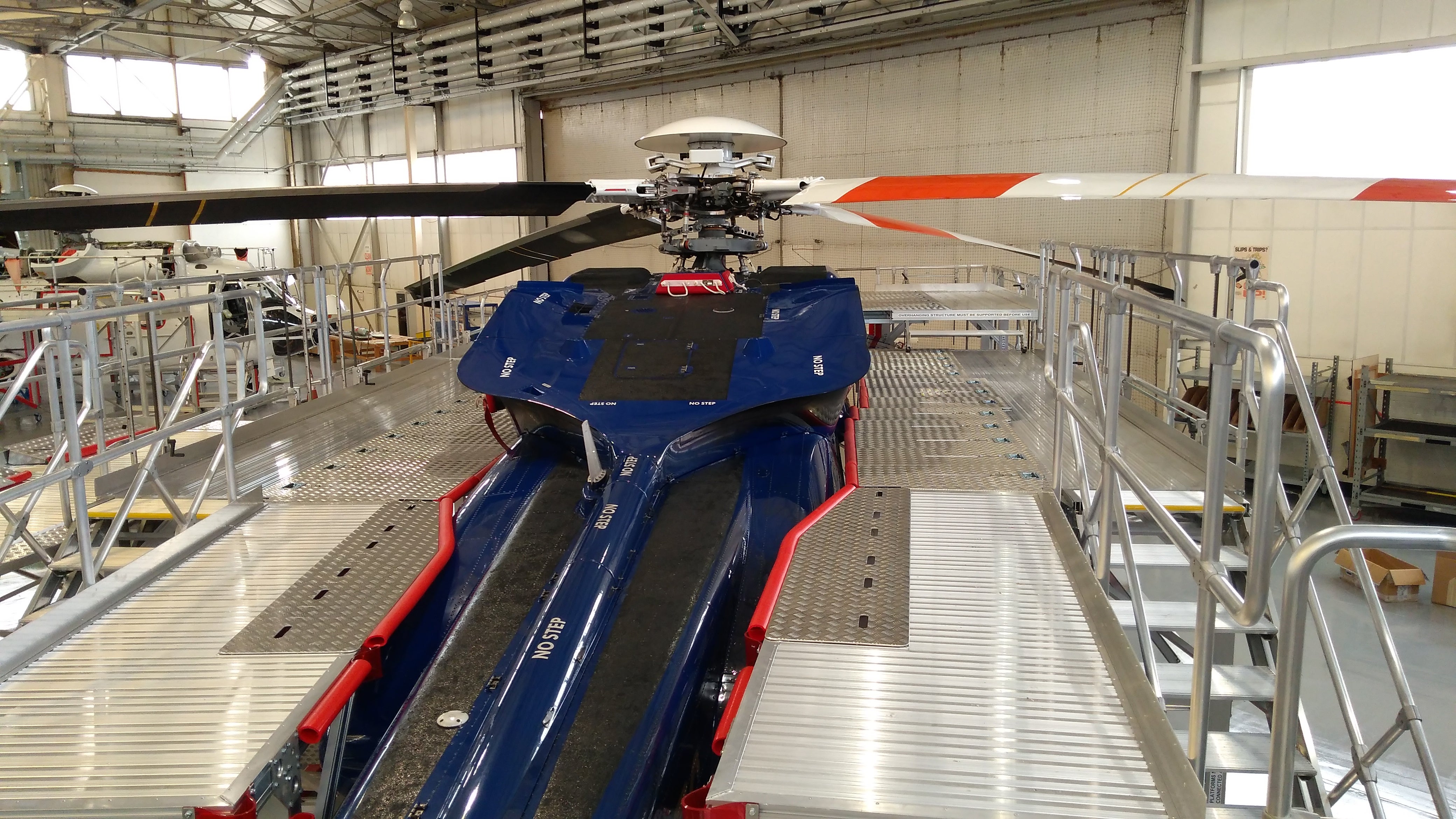 Helicopter S92 Variable Height Access Platform H2.4-3.5m - Front LH