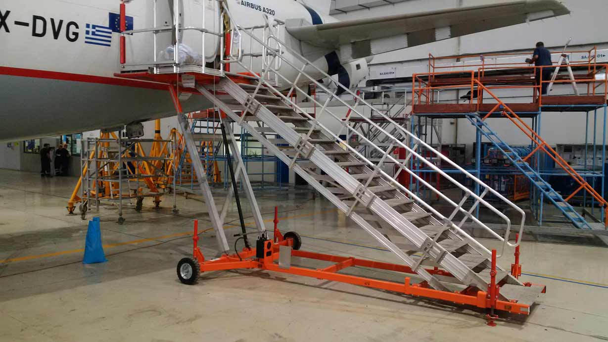 PAX Variable Height Access Platform Hangar H2.5-4.5m x W2.5m x L1.5m 