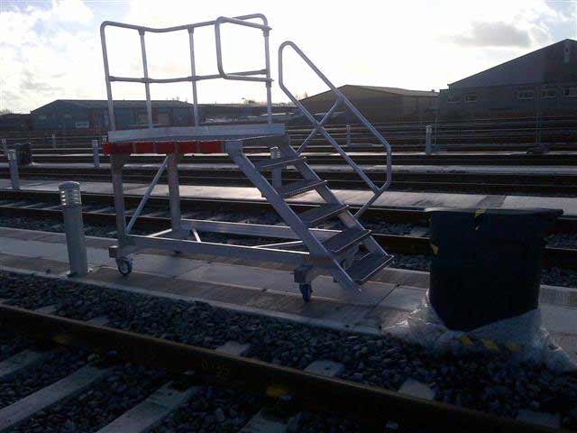 813.001.07-Side-Access-Cleaners-platform-H1.3xW0.8xL1-3.jpg