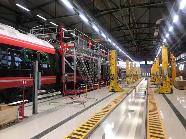 Semmco triple-level roof access platforms alongside trains in an Alstom maintenance depot in Norway