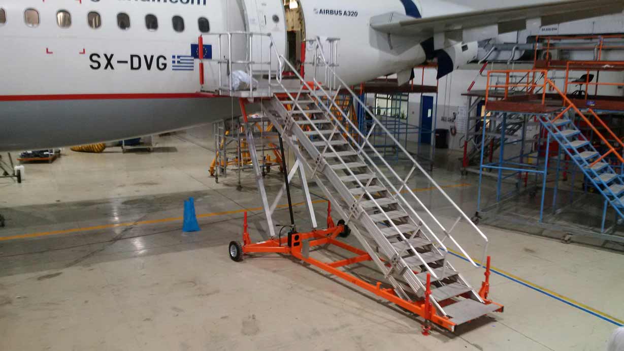 PAX Variable Height Access Platform Hangar H2.5-4.5m x W2.5m x L1.5m 