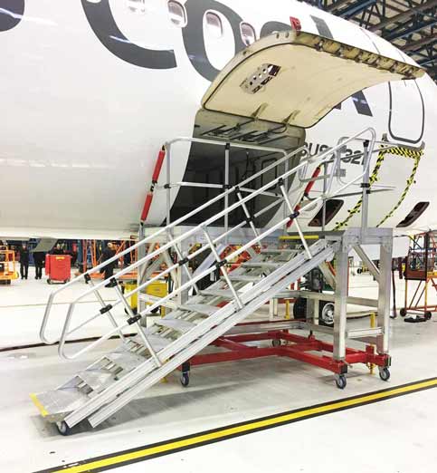 Cargo Bay Variable Height Access Platform Hangar H1.8-2.8m x W2.4 x L1.7 - LH